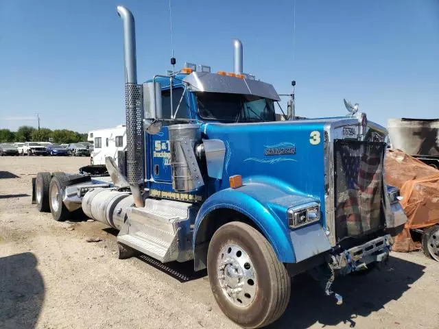 2016 Kenworth Construction W900