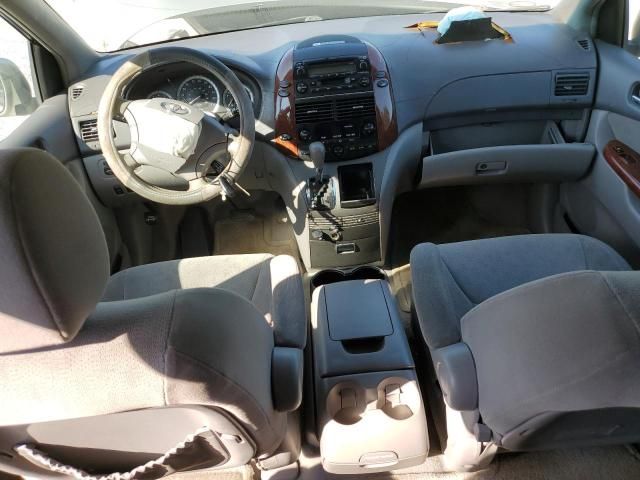 2004 Toyota Sienna XLE