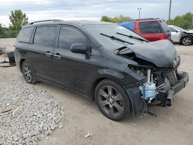 2015 Toyota Sienna Sport