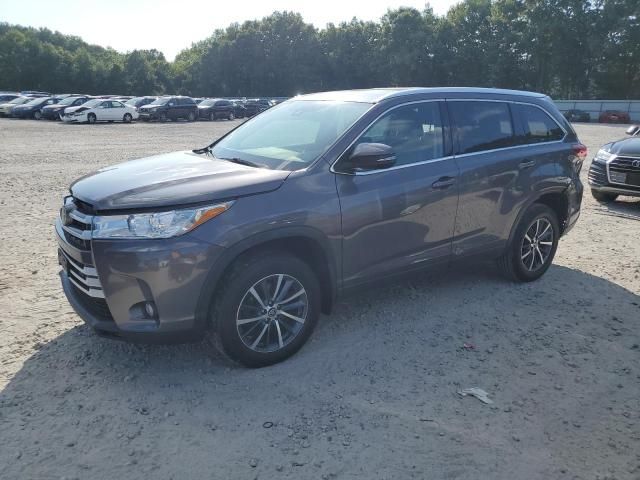 2017 Toyota Highlander SE