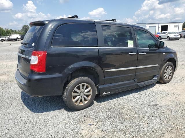 2014 Chrysler Town & Country Touring L