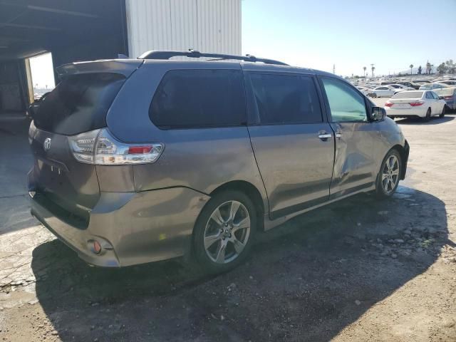 2020 Toyota Sienna SE