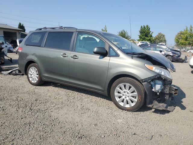 2013 Toyota Sienna LE