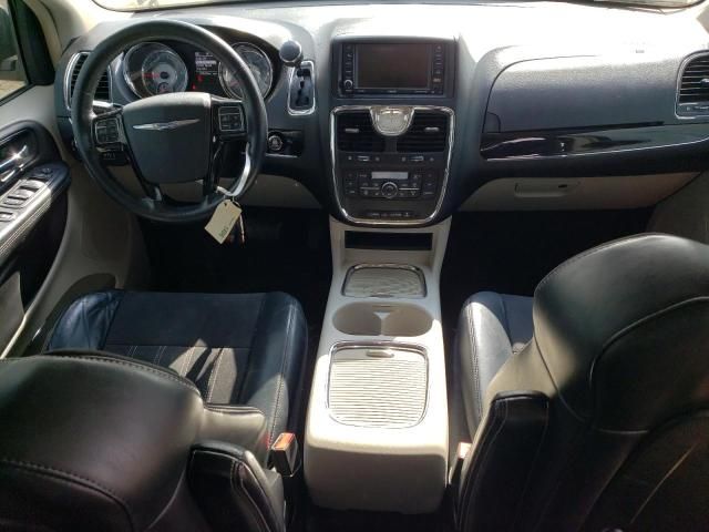 2014 Chrysler Town & Country Touring L