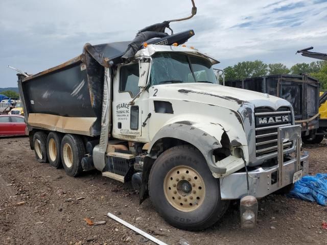 2017 Mack 700 GU700