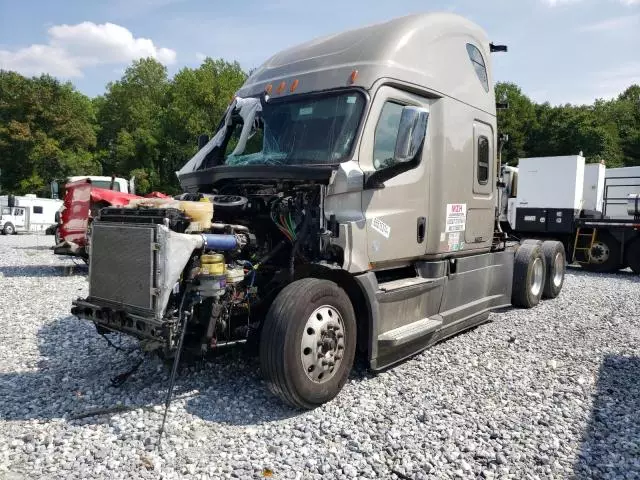 2020 Freightliner Cascadia 126