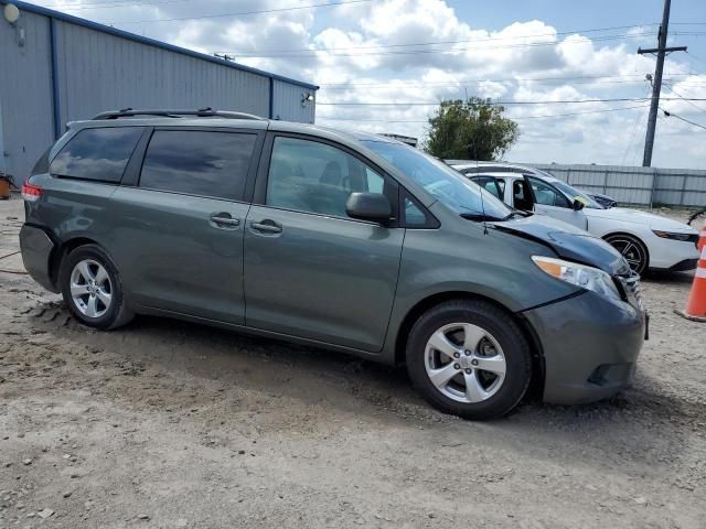 2013 Toyota Sienna LE