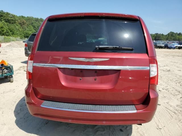 2013 Chrysler Town & Country Touring L