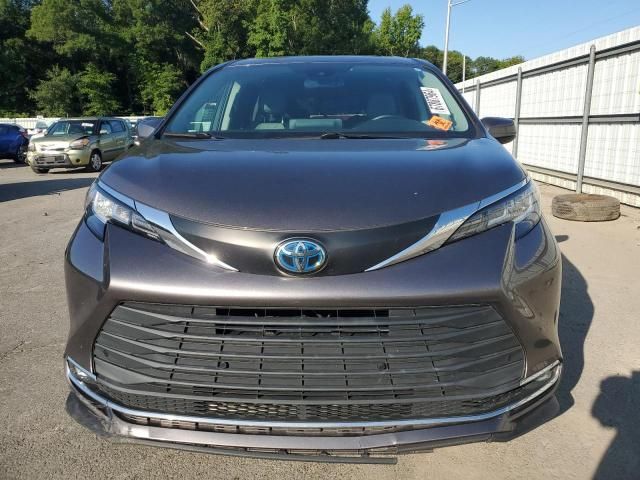 2021 Toyota Sienna XLE