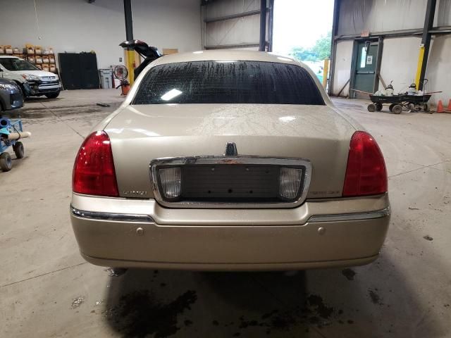 2005 Lincoln Town Car Signature Limited