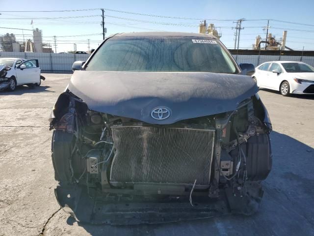 2016 Toyota Sienna SE