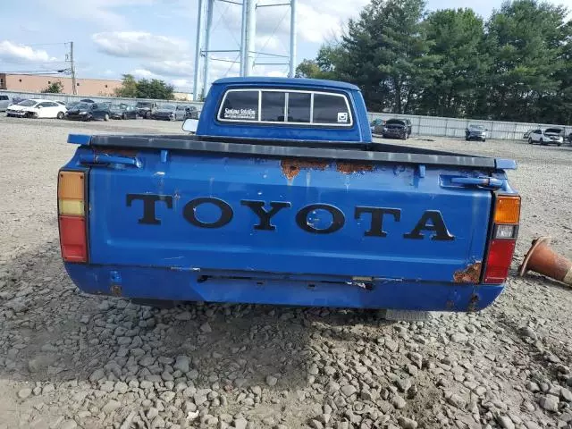 1981 Toyota Pickup / Cab Chassis 1/2 TON DLX