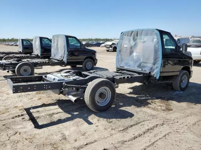 2024 Ford Econoline E350 Super Duty Cutaway Van