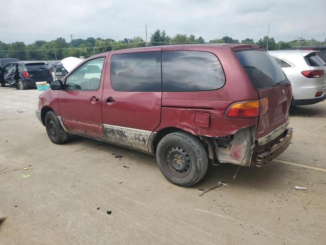 2000 Toyota Sienna LE