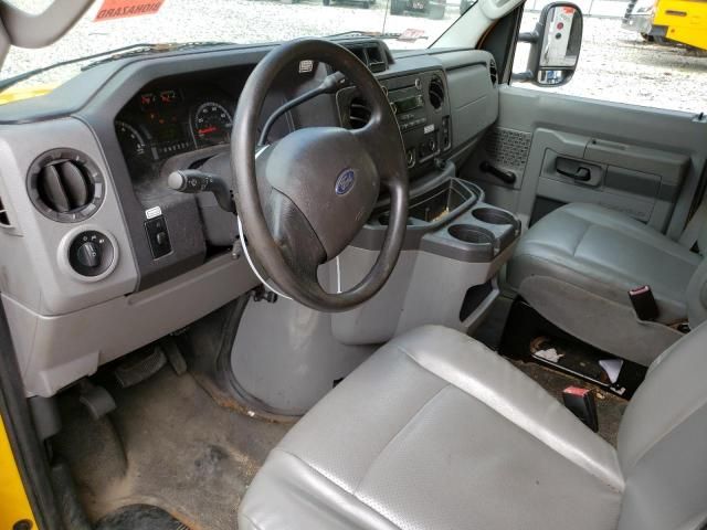 2012 Ford Econoline E350 Super Duty Cutaway Van