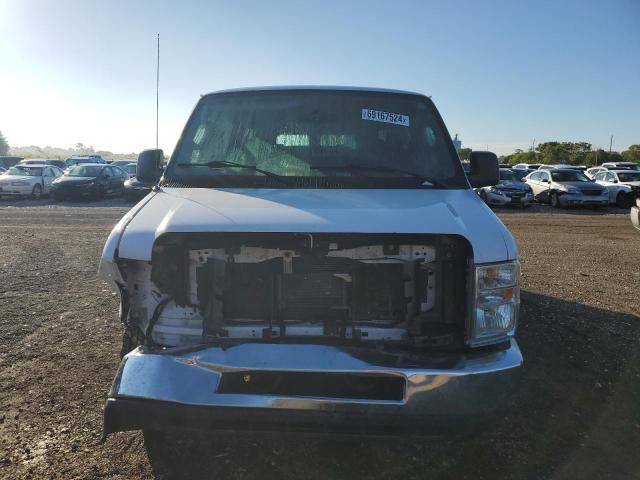 2013 Ford Econoline E350 Super Duty Wagon