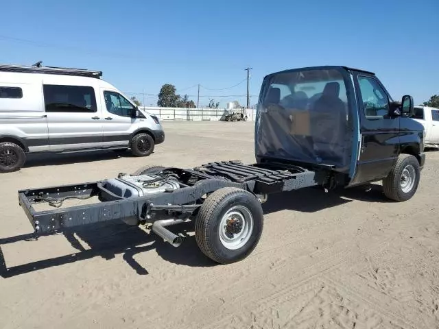 2024 Ford Econoline E350 Super Duty Cutaway Van