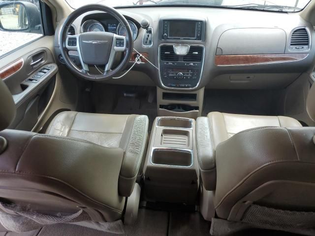 2011 Chrysler Town & Country Touring L