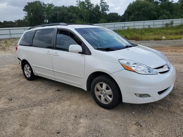 2007 Toyota Sienna XLE