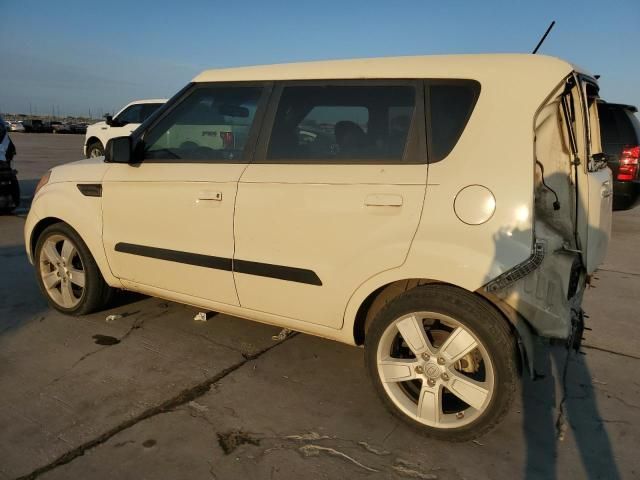 2010 KIA Soul +