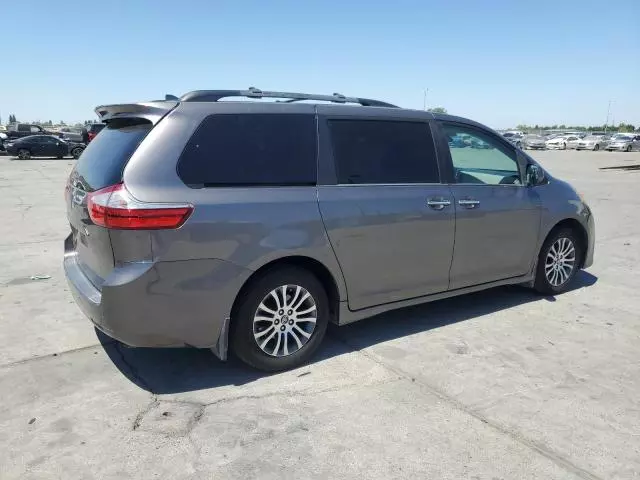 2019 Toyota Sienna XLE