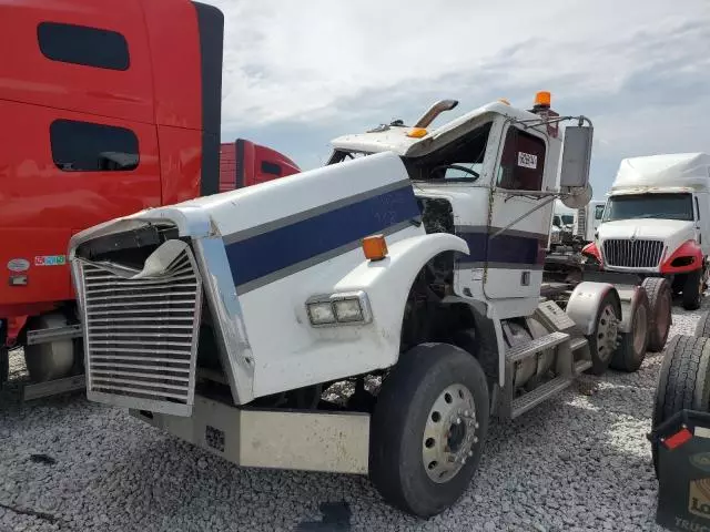 2000 Freightliner Conventional FLD120