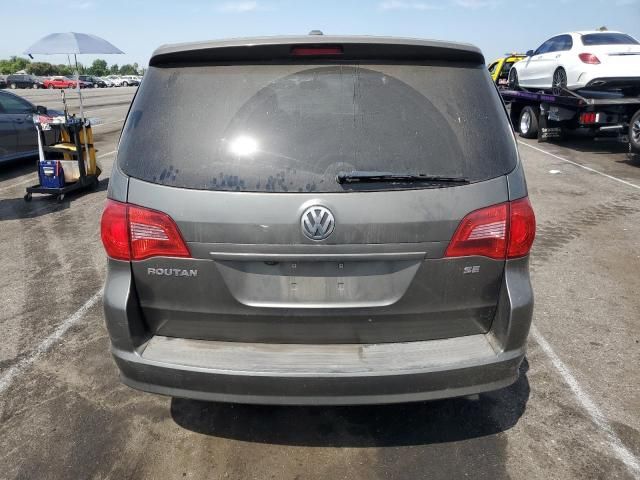 2010 Volkswagen Routan SE