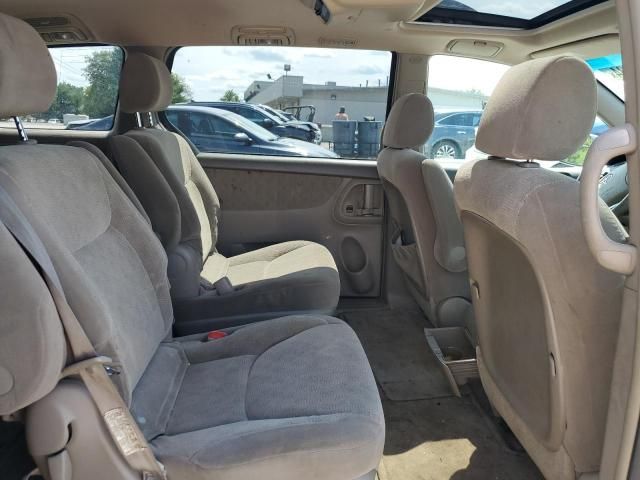 2005 Toyota Sienna XLE