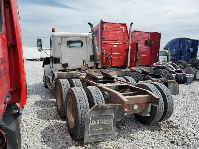 2000 Freightliner Conventional FLD120