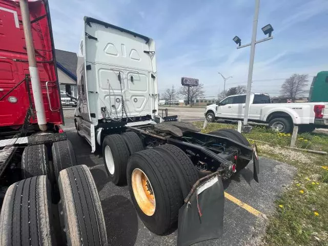 2019 Freightliner Cascadia 126