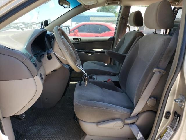 2005 Toyota Sienna CE