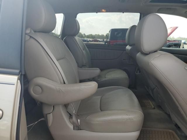 2010 Toyota Sienna XLE