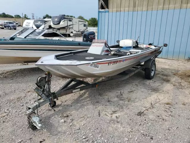 1989 Lowe Boat