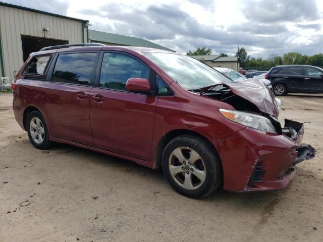 2018 Toyota Sienna LE