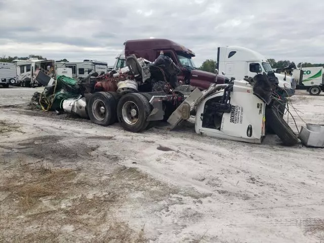 2018 Kenworth Construction T880