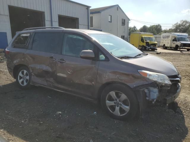 2018 Toyota Sienna LE