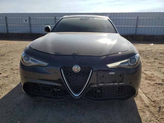 2022 Alfa Romeo Giulia Super