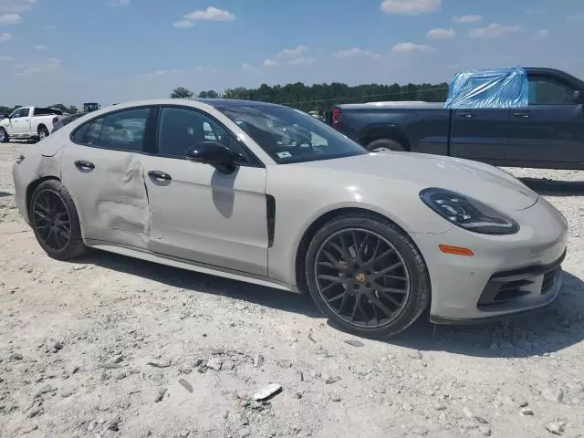 2018 Porsche Panamera 4