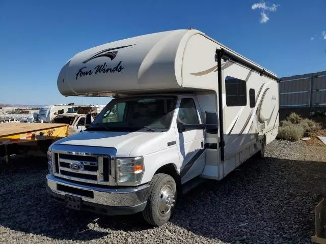 2016 Ford Econoline E450 Super Duty Cutaway Van