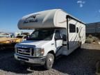 2016 Ford Econoline E450 Super Duty Cutaway Van