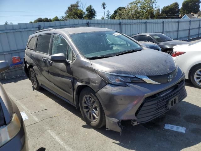 2023 Toyota Sienna LE