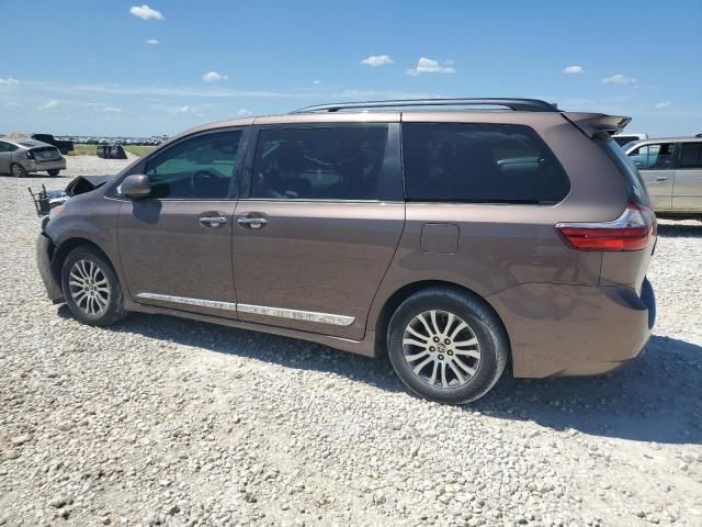 2020 Toyota Sienna XLE