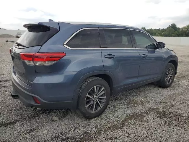 2017 Toyota Highlander SE