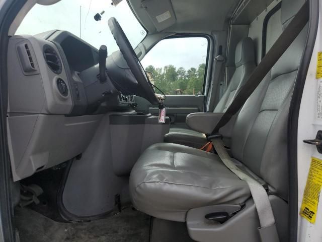 2017 Ford Econoline E350 Super Duty Cutaway Van