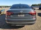 2017 Volkswagen Passat Highline W/ R-Line