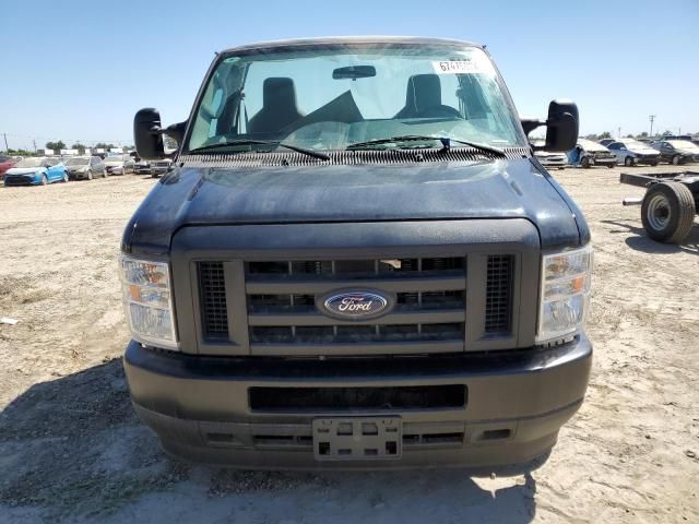 2024 Ford Econoline E350 Super Duty Cutaway Van