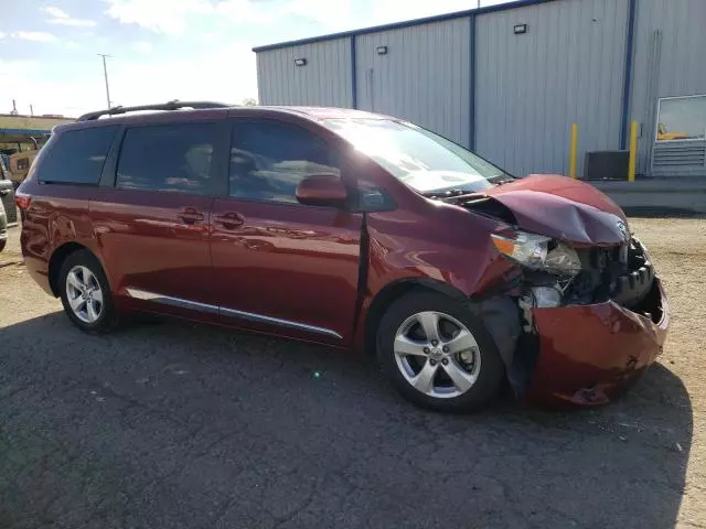 2016 Toyota Sienna LE