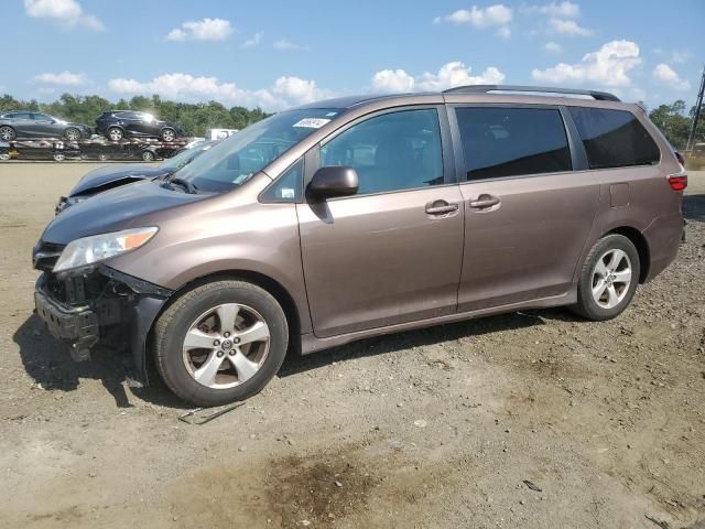 2018 Toyota Sienna LE