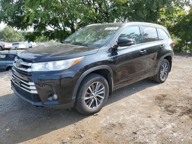 2017 Toyota Highlander SE