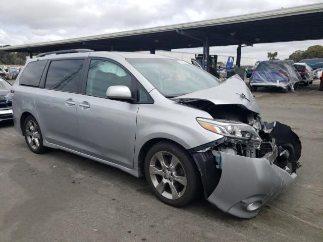 2015 Toyota Sienna Sport